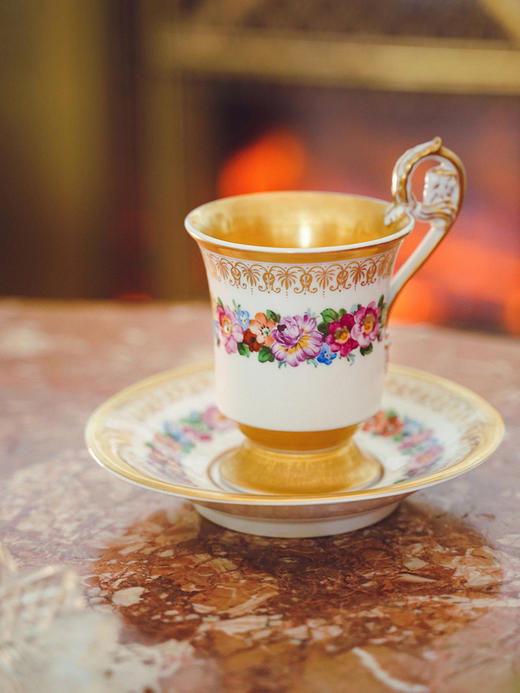 独角鹿西洋古董德国柏林皇家瓷窑KPM描金手绘高足瓷器杯碟一套 商品图1