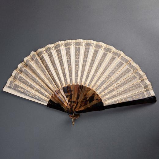 独角鹿西洋古董1804-1815年代法国扇骨装饰金属亮片绢布扇面折扇 商品图2