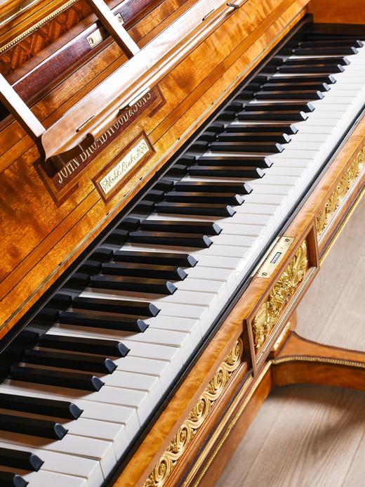 独角鹿西洋古董钢琴名坊与林克家具工坊联合铜鎏金雕檀木立式钢琴 商品图4