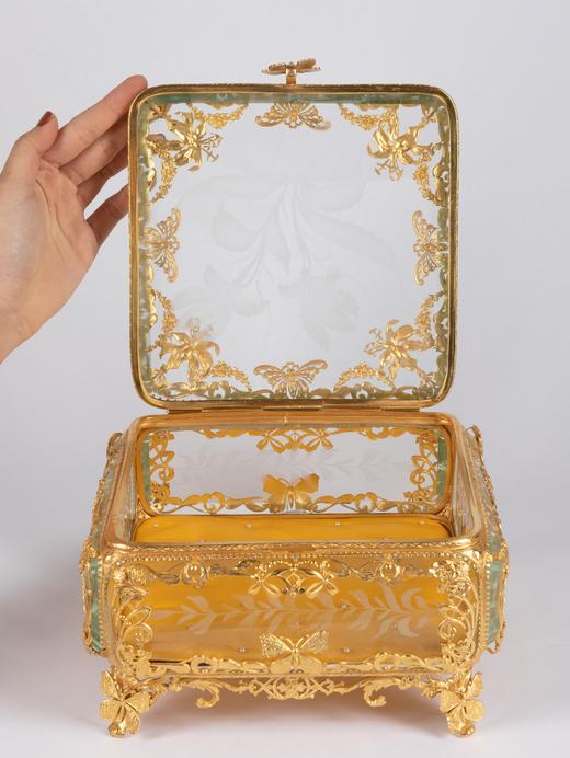 独角鹿西洋古董法国蝴蝶花卉主题铜鎏金镂雕修饰水晶方形珍宝盒 商品图1
