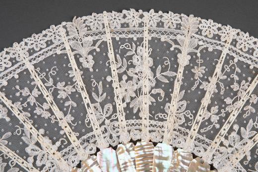 独角鹿西洋古董法国拿破仑三世时期金鱼母贝布鲁日蕾丝扇面折叠扇 商品图1