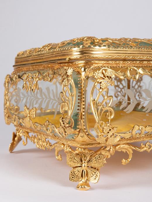 独角鹿西洋古董法国蝴蝶花卉主题铜鎏金镂雕修饰水晶方形珍宝盒 商品图3