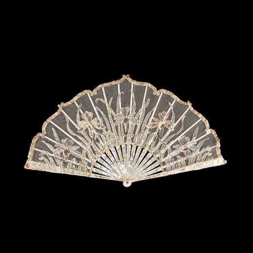 独角鹿西洋古董法国鸢尾花主题珠片刺绣蕾丝扇面母贝扇骨折扇  商品图0