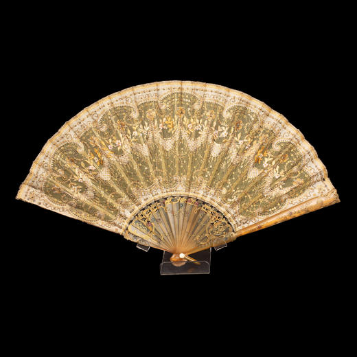 独角鹿西洋古董法国花卉网纱珠片刺绣丝绸扇面牛角雕花扇骨折扇 商品图0