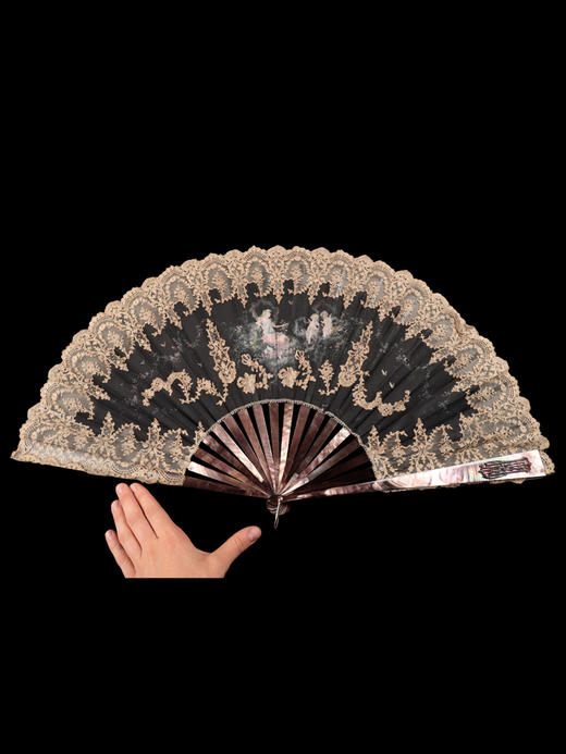 独角鹿西洋古董蕾丝女神与天使图绘黑丝绸扇面母贝扇骨古董折扇 商品图1