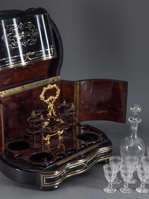 独角鹿西洋古董黑木细木镶嵌黄铜母贝烈酒箱配套水晶酒瓶酒杯酒具 商品图1