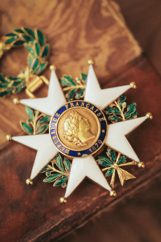 独角鹿西洋古董1870年代18K金彩色珐琅法兰西共和国荣誉军团勋章 商品图3