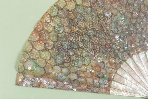 独角鹿西洋古董欧洲出品珠片刺绣丝绸扇面浮雕母贝扇骨折扇带框 商品图1