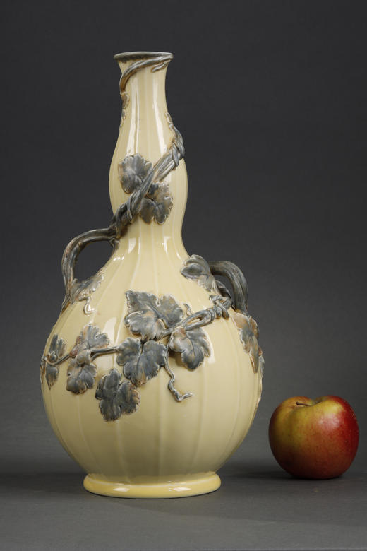 独角鹿西洋古董瓷器塞弗尔瓷窑珐琅彩浮雕藤蔓葫芦阿普雷蒙花瓶 商品图1