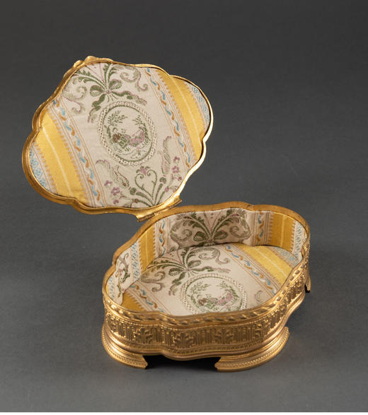 独角鹿西洋古董法国出品铜鎏金修饰淑女肖像细密画珍宝盒首饰盒 商品图4