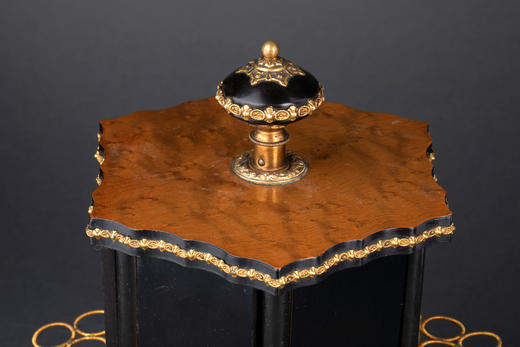 独角鹿西洋古董19世纪法国出品铜鎏金枫⽊黑漆雪茄收纳盒 商品图2