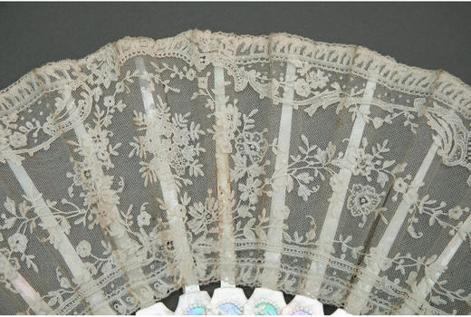 独角鹿西洋古董法国镂雕母贝扇骨花卉主题蕾丝扇面古董折扇 商品图3