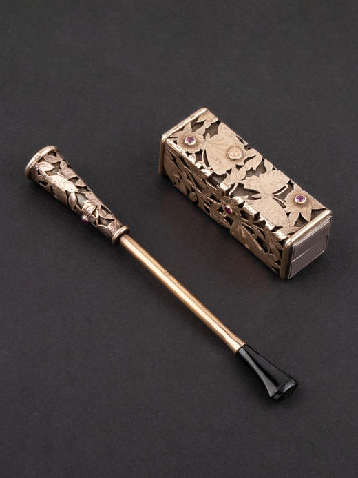 独角鹿西洋古董宝诗龙黄金白银镶红宝石飞鸟蝴蝶花卉烟嘴口红套件 商品图0