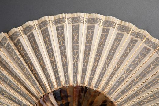 独角鹿西洋古董1804-1815年代法国扇骨装饰金属亮片绢布扇面折扇 商品图3