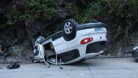 特斯拉刹车又失灵了，真遇到刹车失灵怎么办？教你两招救命技能