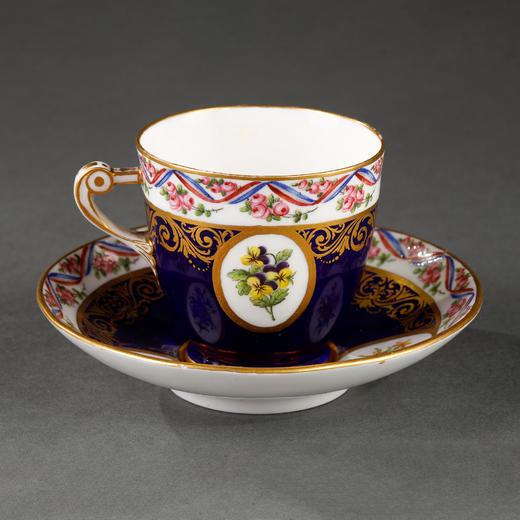 独角鹿西洋古董塞弗尔瓷器帝王蓝釉手绘描金彩色花卉茶杯托盘杯碟 商品图0