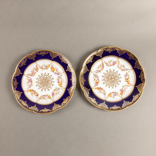 独角鹿西洋古董瓷器法国路易菲利普描金帝王蓝釉⼿绘花卉瓷盘一对 商品图0