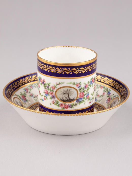 独角鹿西洋古董塞弗尔瓷器Le Guay手绘描金彩色花卉帝王蓝釉杯碟 商品图0