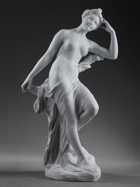 独角鹿西洋古董雕塑新艺术风格素胎瓷人物雕像《裹着浴巾的少女》