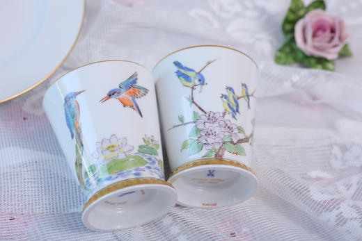 独角鹿西洋古董德国梅森限量手绘荷塘蓝色雀鸟金色浮雕足圈手握杯 商品图1