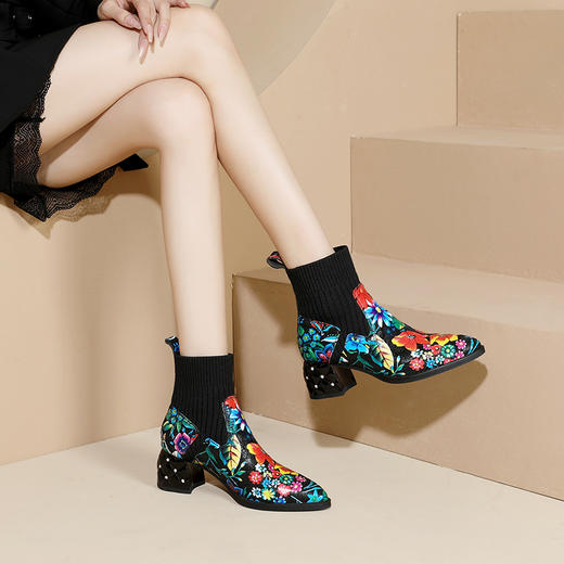 印花皮碎花弹力毛线筒，粗跟中跟女士加绒短靴JJ-C2016 商品图0