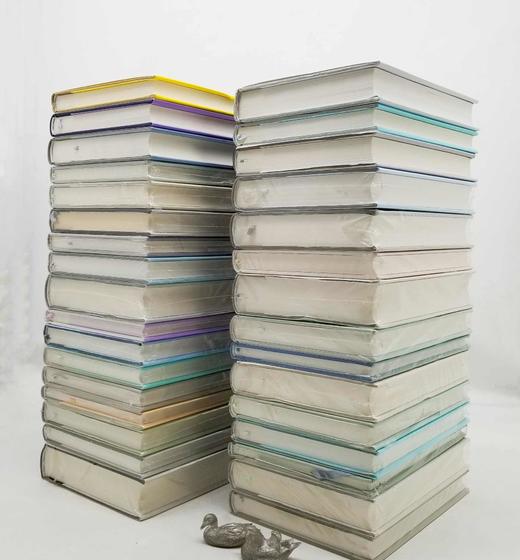 《诺贝尔文学奖作家文集》，32册，精装，丘吉尔、加缪等著，具体目录见图，漓江出版社2016-2021年版，总定价：1637.6元，售价818元。 商品图3