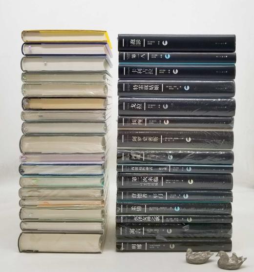 《诺贝尔文学奖作家文集》，32册，精装，丘吉尔、加缪等著，具体目录见图，漓江出版社2016-2021年版，总定价：1637.6元，售价818元。 商品图4