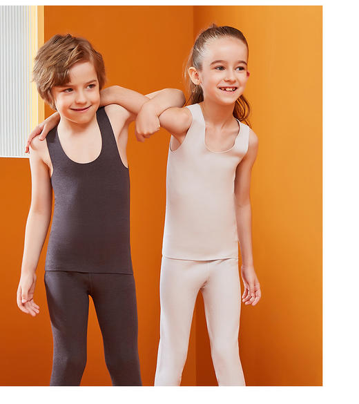 【2件69！儿童德绒背心】T0911 女士同款竖条纹德绒！面料采用进口双面德绒面料自发热保暖！全身采用四针六线技术无缝拼接，减少与宝宝稚嫩皮肤的摩擦。贴身穿弹力超大，真正的保暖又舒适。 商品图4