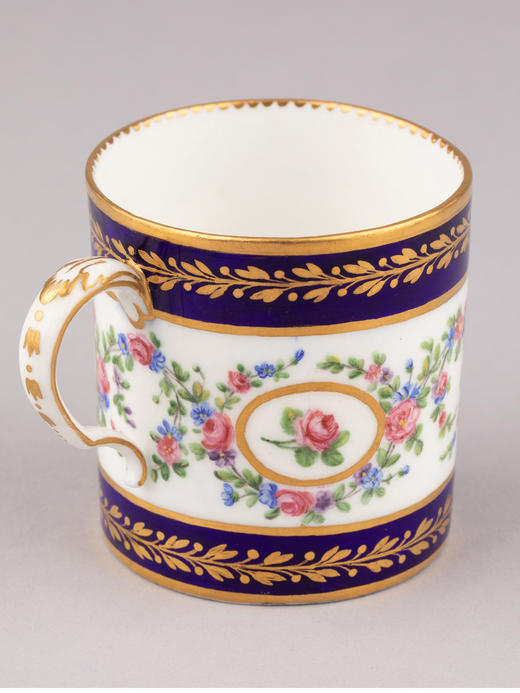 独角鹿西洋古董塞弗尔瓷器Le Guay手绘描金彩色花卉帝王蓝釉杯碟 商品图4