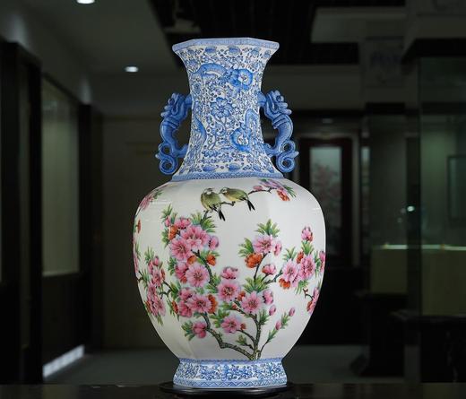水点桃花春讯六方双耳瓶 商品图0
