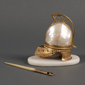 独角鹿西洋古董法国铜鎏金修饰母贝头盔造型书写套件