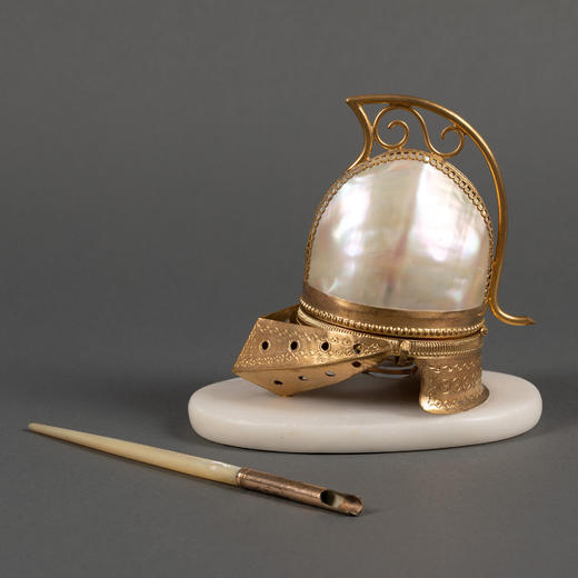 独角鹿西洋古董法国铜鎏金修饰母贝头盔造型书写套件 商品图0