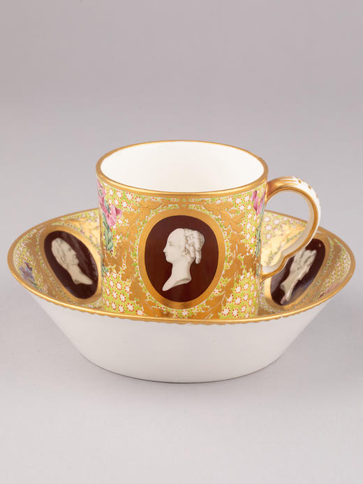 独角鹿西洋古董塞弗尔瓷器古典人物肖像手绘花卉描金浅绿釉色杯碟 商品图0