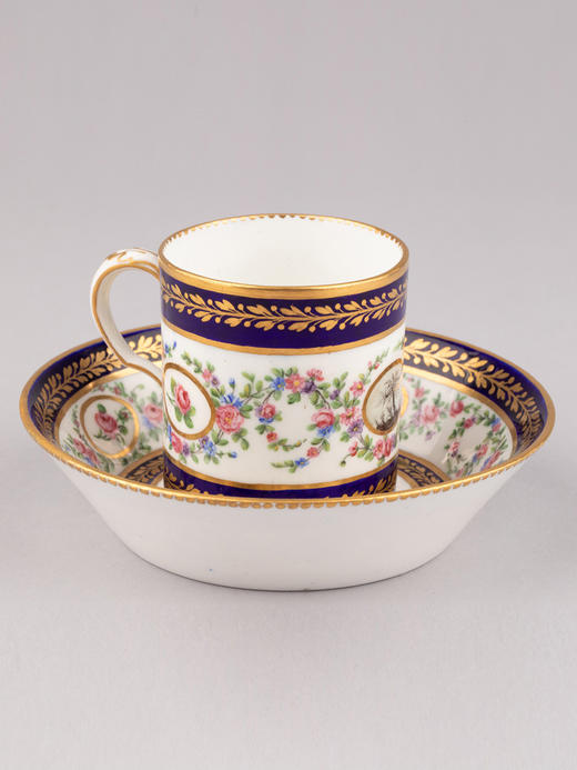 独角鹿西洋古董塞弗尔瓷器Le Guay手绘描金彩色花卉帝王蓝釉杯碟 商品图2