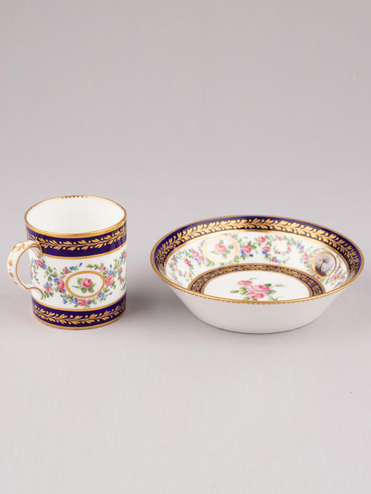 独角鹿西洋古董塞弗尔瓷器Le Guay手绘描金彩色花卉帝王蓝釉杯碟 商品图1