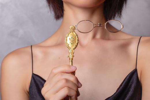 独角鹿西洋古董15K金鸢尾花雕饰镶钻石翠榴石长链可折叠长柄眼镜 商品图1