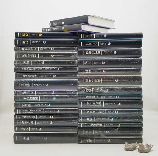 《诺贝尔文学奖作家文集》，32册，精装，丘吉尔、加缪等著，具体目录见图，漓江出版社2016-2021年版，总定价：1637.6元，售价818元。 商品图1