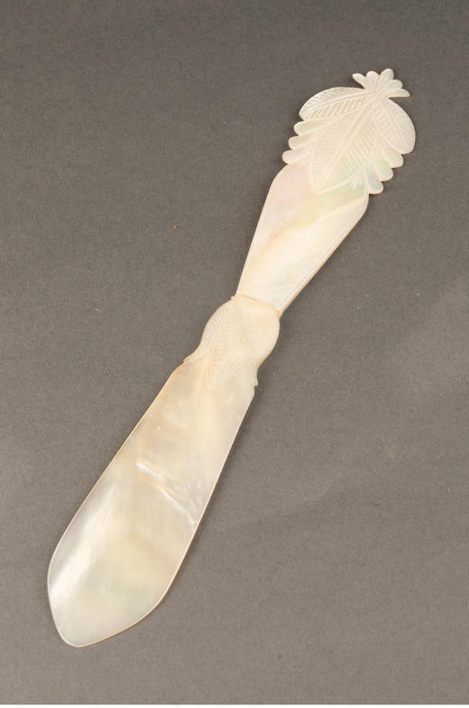 独角鹿西洋古董法国卢浮宫回廊商店珐琅饰母贝雕花裁纸刀开信刀 商品图1