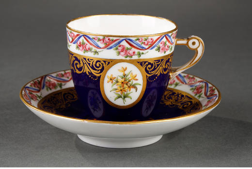 独角鹿西洋古董塞弗尔瓷器帝王蓝釉手绘描金彩色花卉茶杯托盘杯碟 商品图3