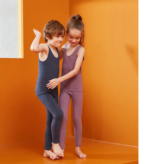 【2件69！儿童德绒背心】T0911 女士同款竖条纹德绒！面料采用进口双面德绒面料自发热保暖！全身采用四针六线技术无缝拼接，减少与宝宝稚嫩皮肤的摩擦。贴身穿弹力超大，真正的保暖又舒适。 商品图6