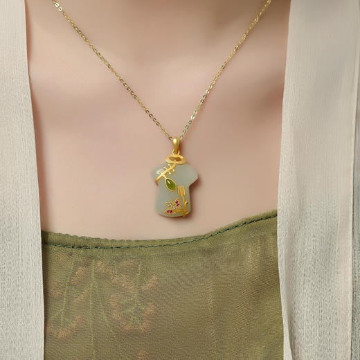 六鑫珠宝 中国风旗袍镶嵌和田玉吊坠 旗开得胜宫廷复古 S925银 商品图2