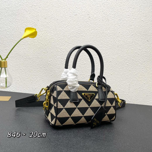 秋冬特惠💰560 P家专柜新款女士包包1BB846到货 波士顿三合一小枕头新系列 商品图1