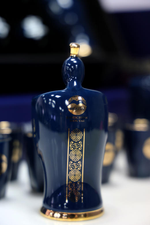 （赠品勿拍）茅台集团万家共享陶瓷酒具（2壶8杯） 商品图8