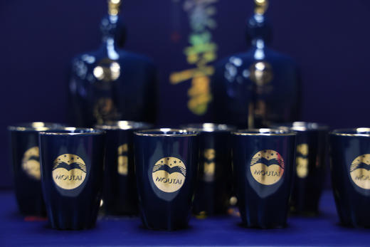 （赠品勿拍）茅台集团万家共享陶瓷酒具（2壶8杯） 商品图4