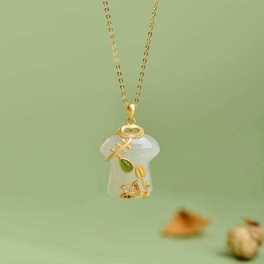 六鑫珠宝 中国风旗袍镶嵌和田玉吊坠 旗开得胜宫廷复古 S925银 商品图0