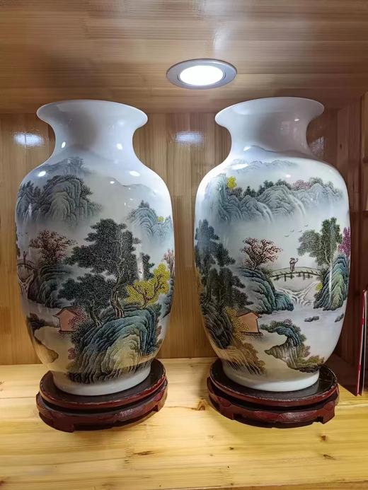 粉彩山水冬瓜瓶《江南风景》 商品图0