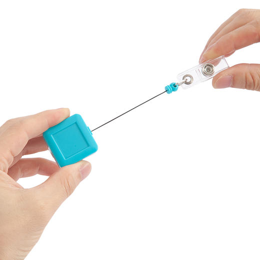 齐心A7938伸缩易拉扣方形黑色胸卡挂绳公交门禁胸牌卡套夹子工作工厂员工牌证件挂绳扣 商品图6