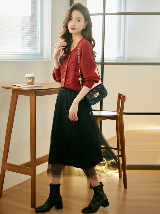 【年终特卖】熙世界复古红绞花毛衣女设计感小众钻石领软糯针织衫秋冬新款 商品图4