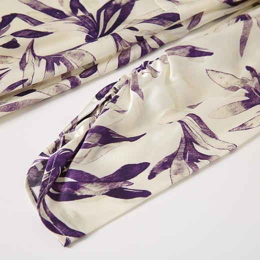 EITIE爱特爱秋季新款气质优雅高腰V领显瘦印花连衣裙7107805 商品图7