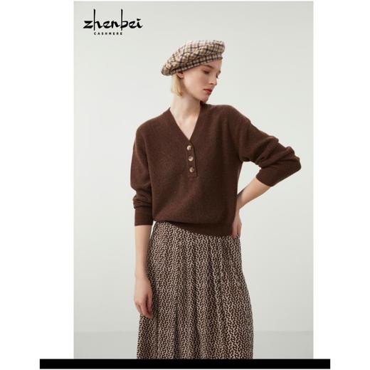 3楼珍贝V领元宝针扣子女衫 商品图0